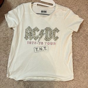 Super cute AC⚡️DC t-shirt!!